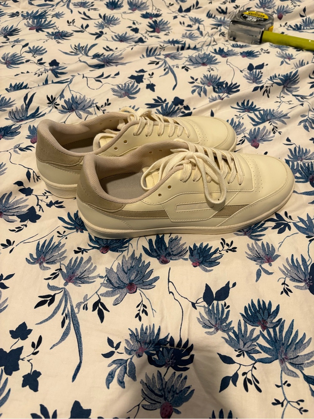 Oliver Cabell Off-White and Beige Low-Top Sneakers